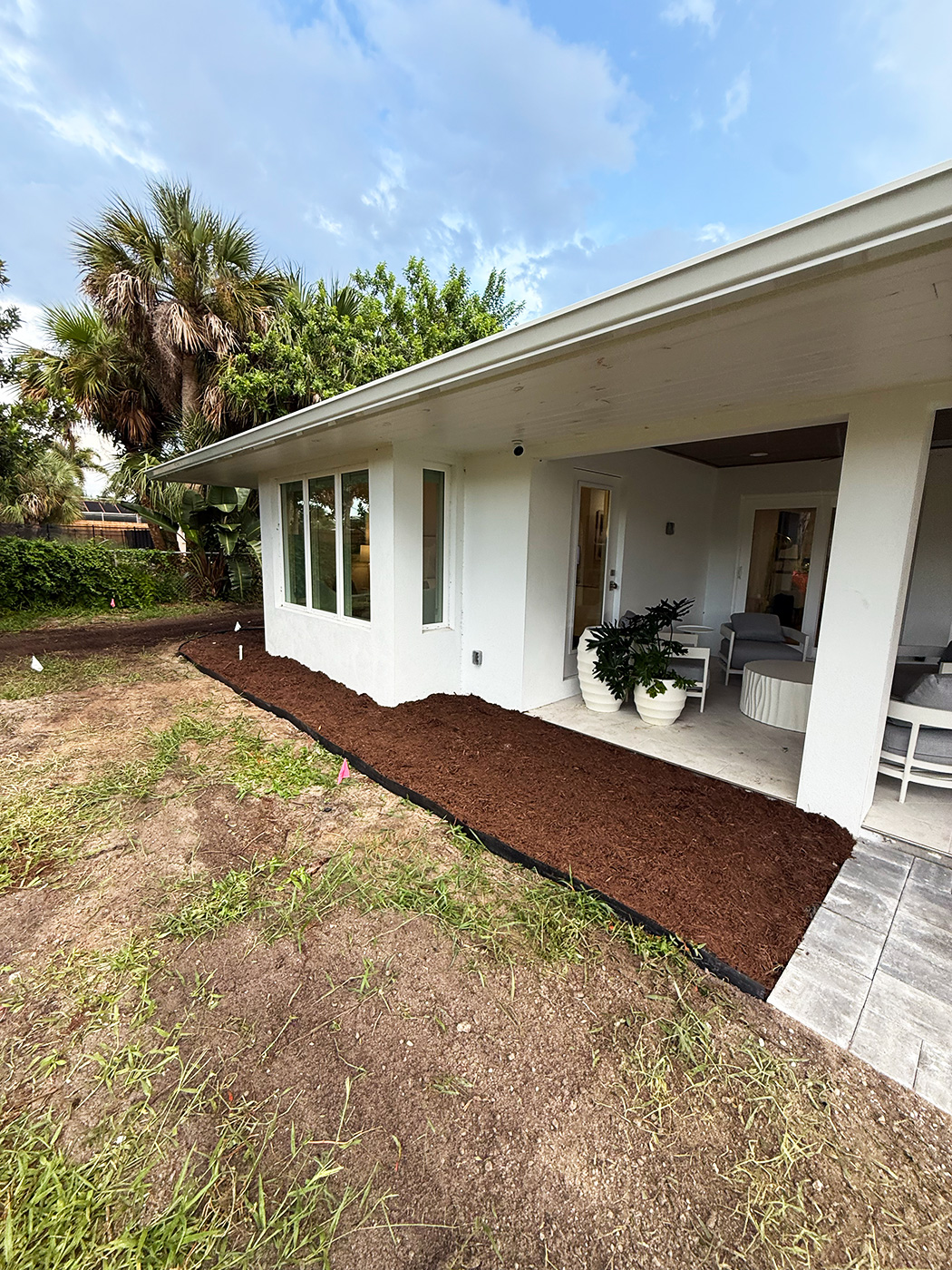 Mulch beds and yard cleanup – Brevard County FL
